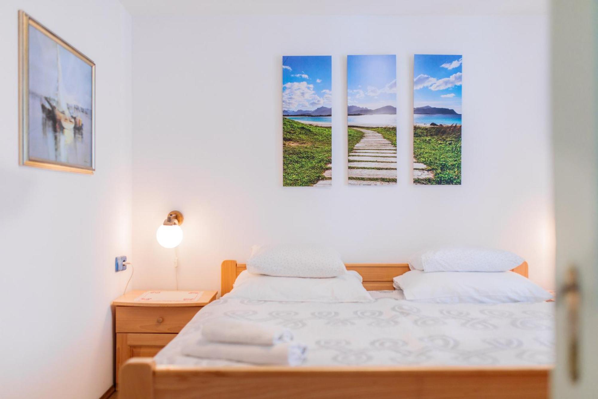 Apartment Villa Marija, Pinezici Кърк Екстериор снимка
